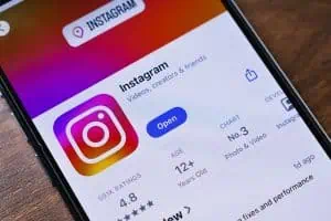 Instagram DM: guida completa all'uso dei messaggi diretti 2025
