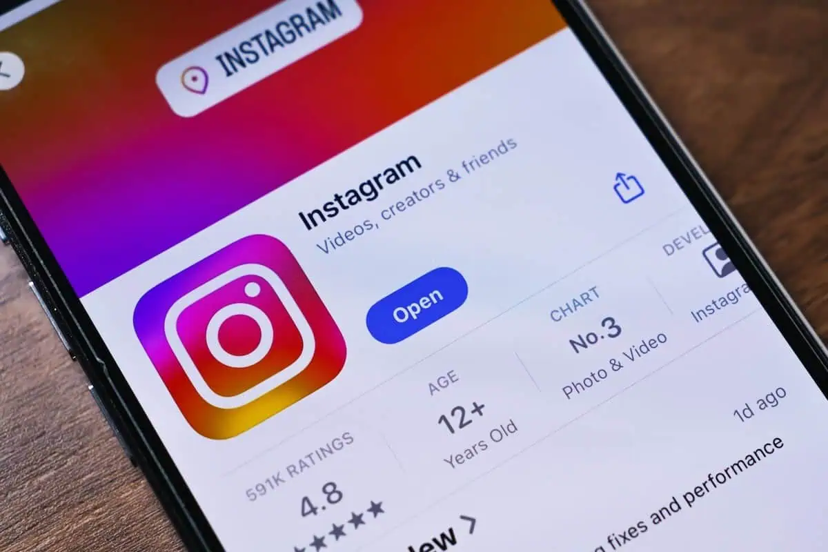 Instagram DM: guida completa all'uso dei messaggi diretti 2025